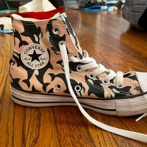 Millie Bobby Brown killer whale converse. Women 5